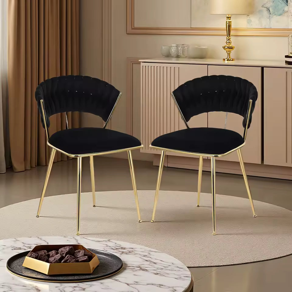 Duas Cadeiras de Jantar com Encosto Circular Trançado