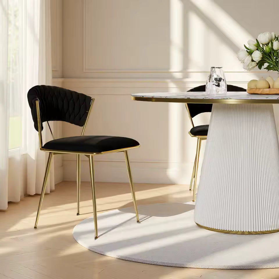 Duas Cadeiras de Jantar com Encosto Circular Trançado